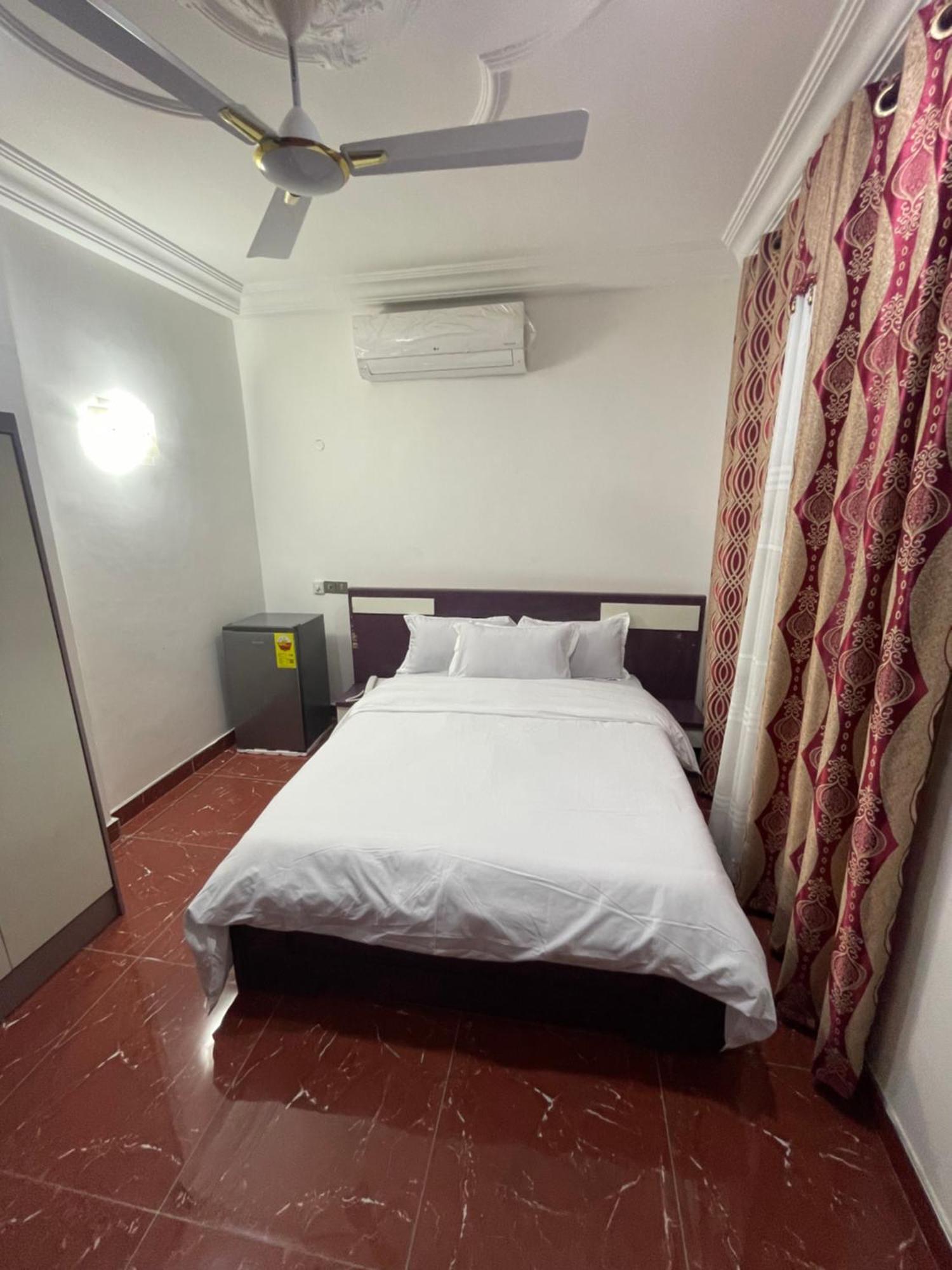 George Vee Hotel Ltd Kumasi Esterno foto