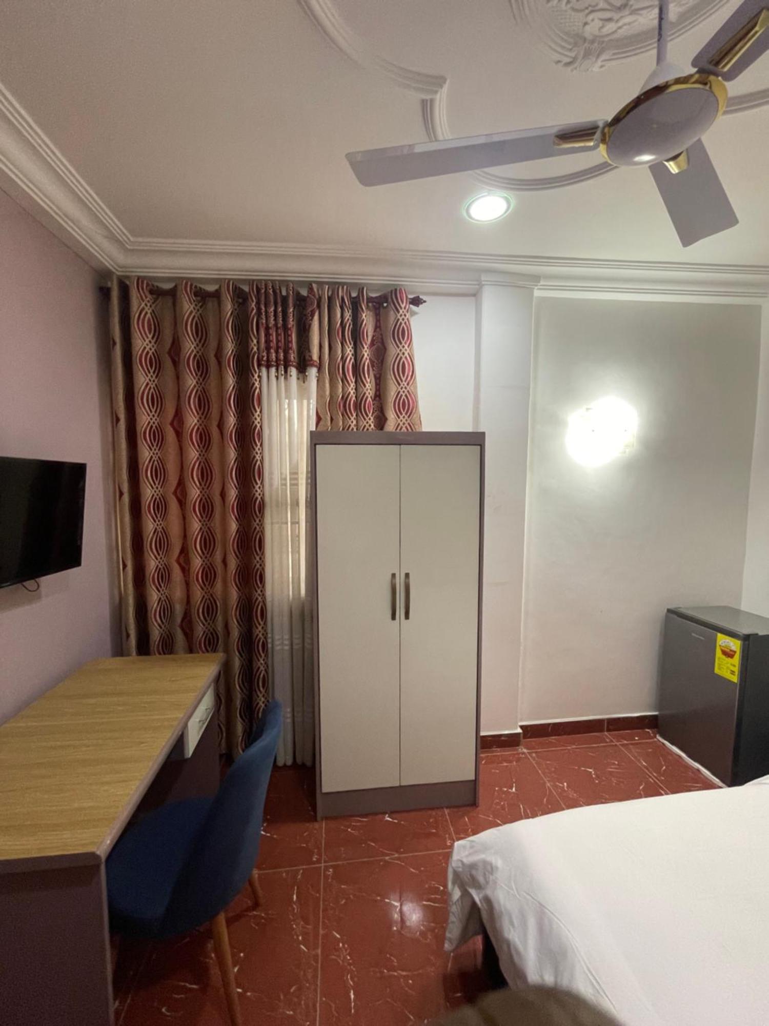 George Vee Hotel Ltd Kumasi Esterno foto