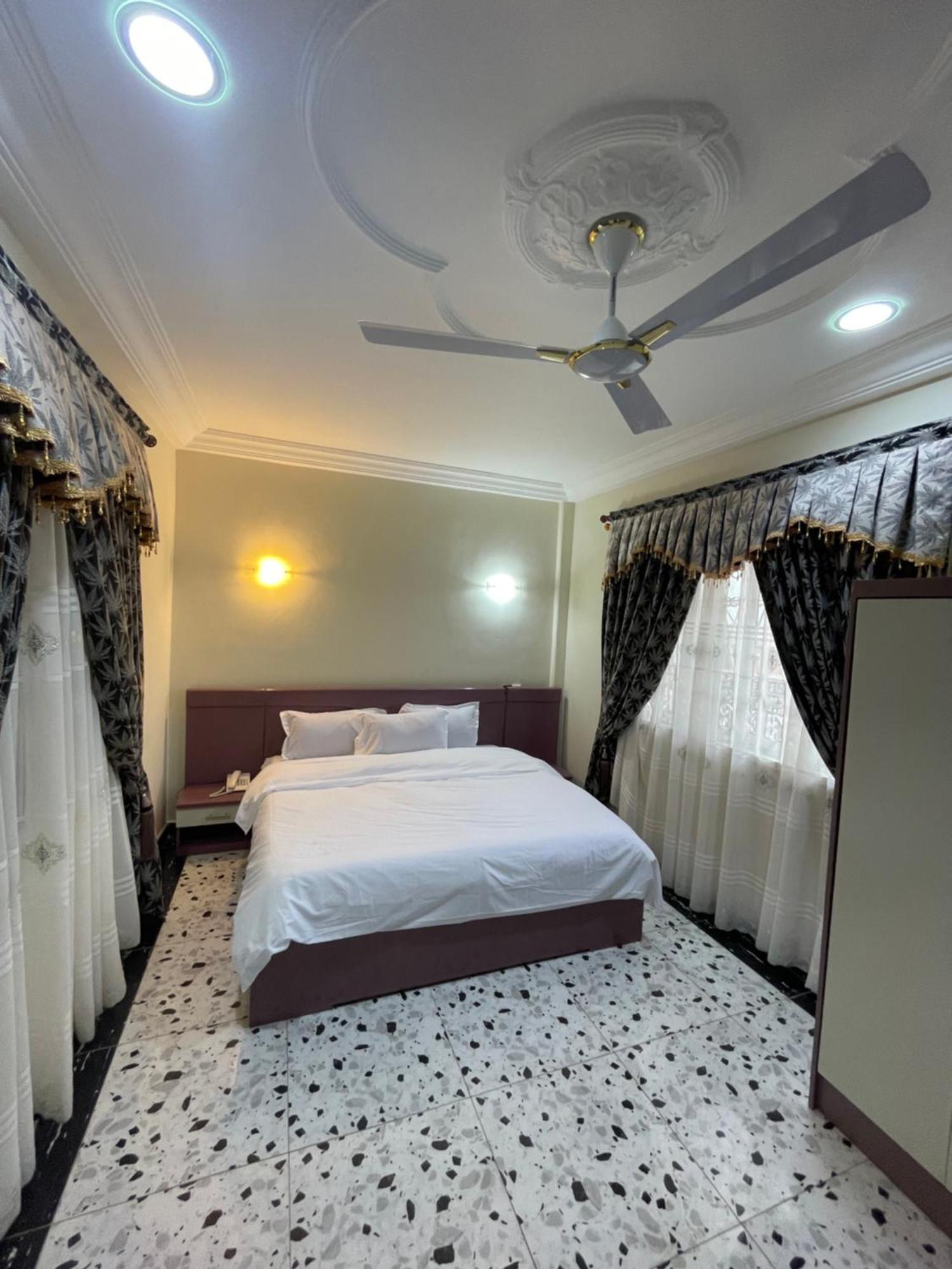 George Vee Hotel Ltd Kumasi Esterno foto